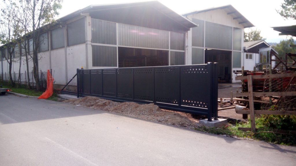 Montaža samonosnih vrat s pogonom Came BK2200
