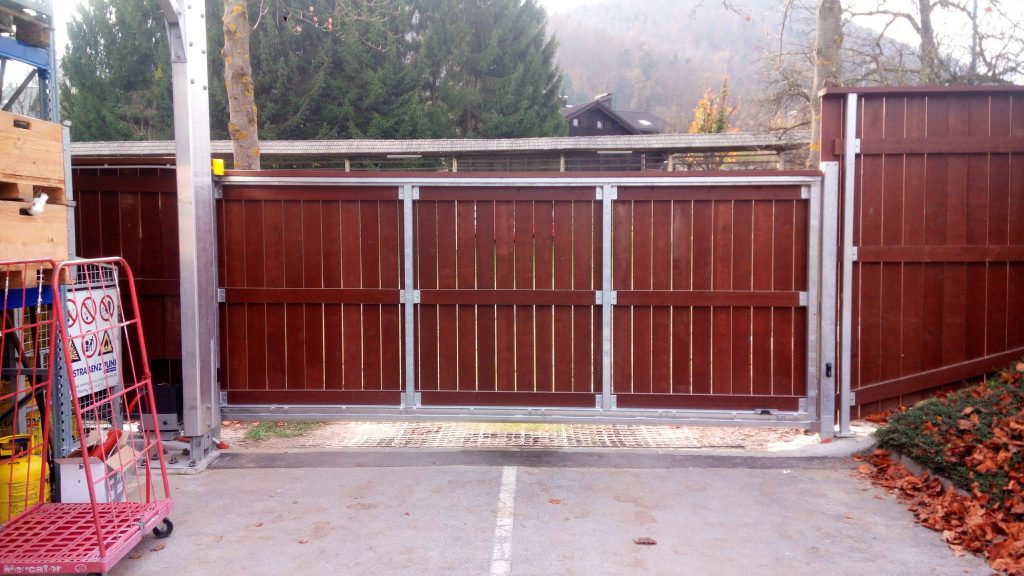 Avtomatizacija samonosnih vrat s pogonom Bull8
