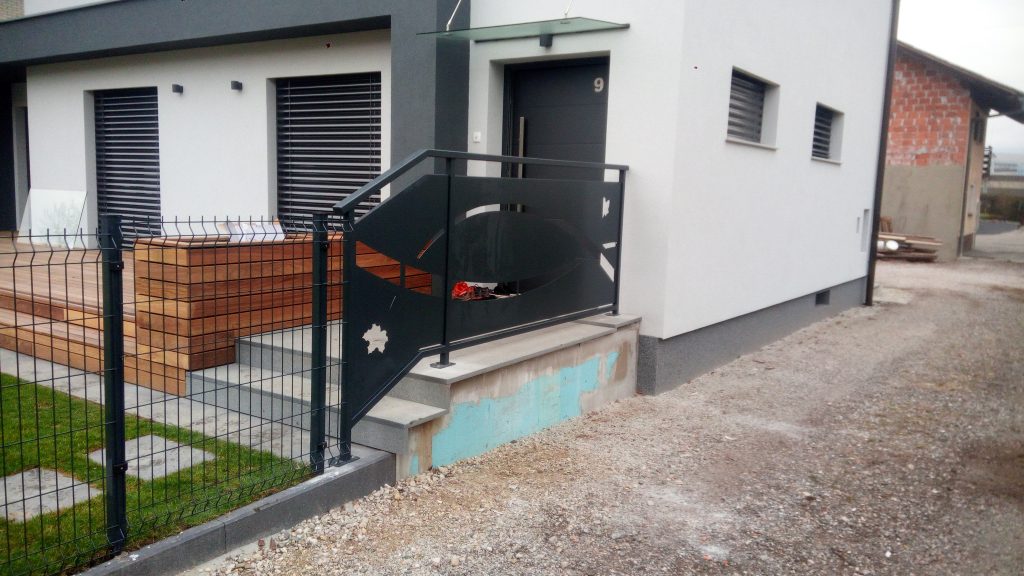 Montaža stopniščne ograje