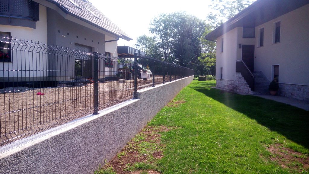 Montaža panelne ograje