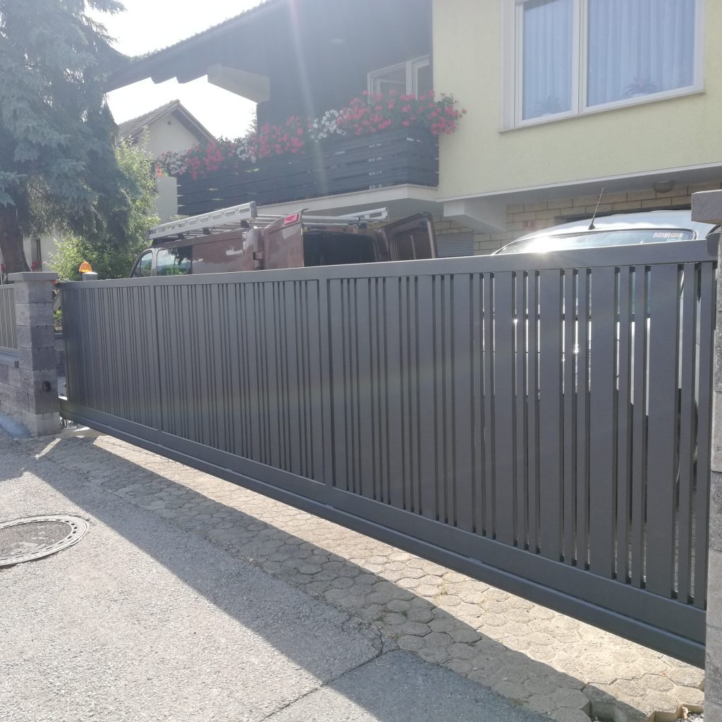 Montaža samonosnih vrat s pogonom King Gates