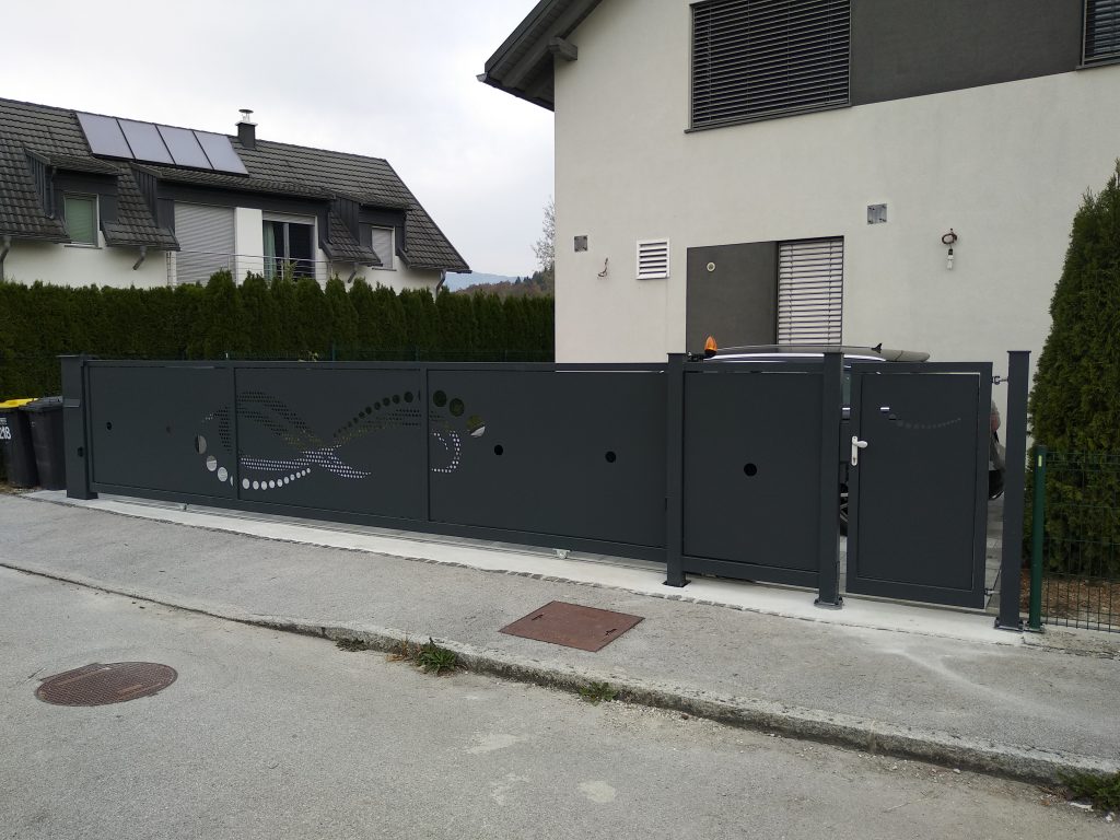 Montaža drsnih vrat in osebnega prehoda