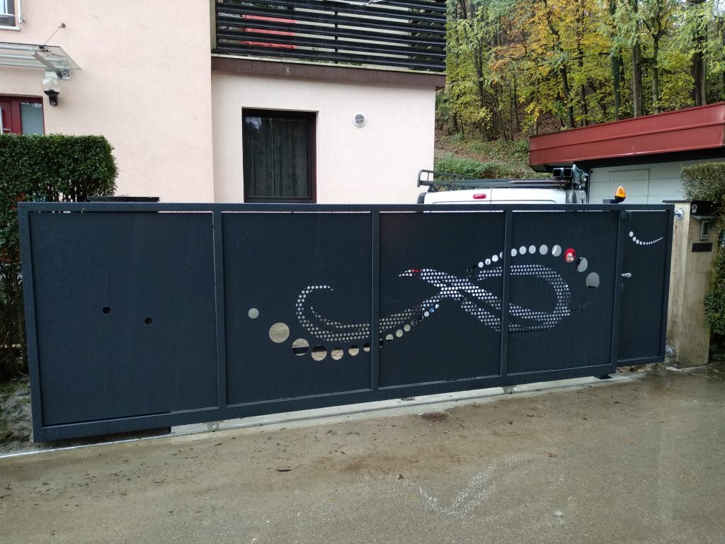 Montaža drsnih vrat in osebnega prehoda