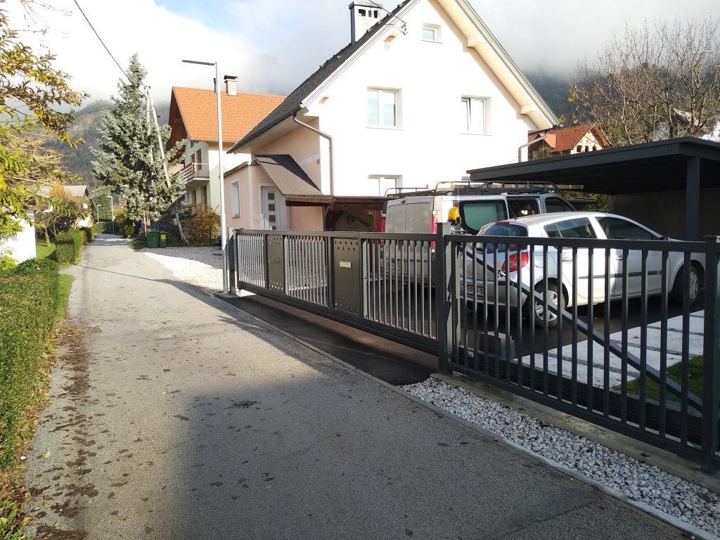 Montaža samonosnih vrat s pogonom BK1800