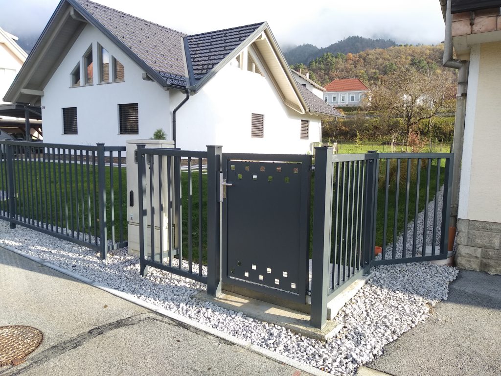 Montaža osebnega prehoda in ograjnih elementov
