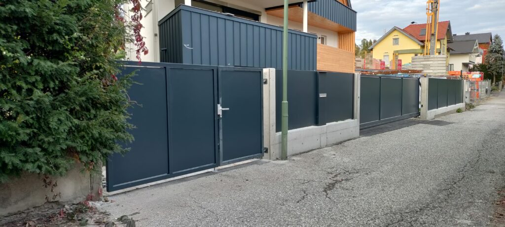 Montaža samonosnih vrat in ograjnih elementov