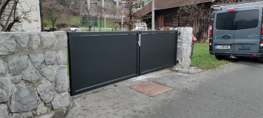 Montaža dvokrilnih vrat
