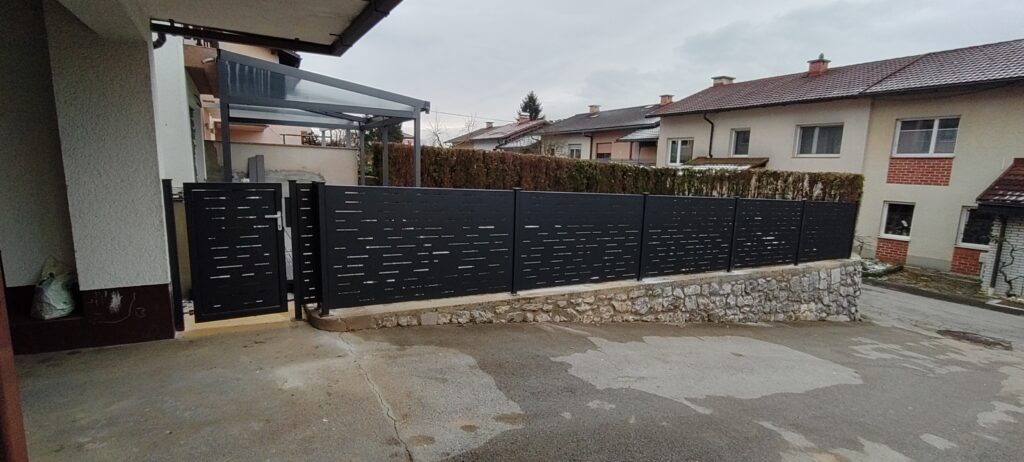 Montaža osebnega prehoda in ograjnih elementov