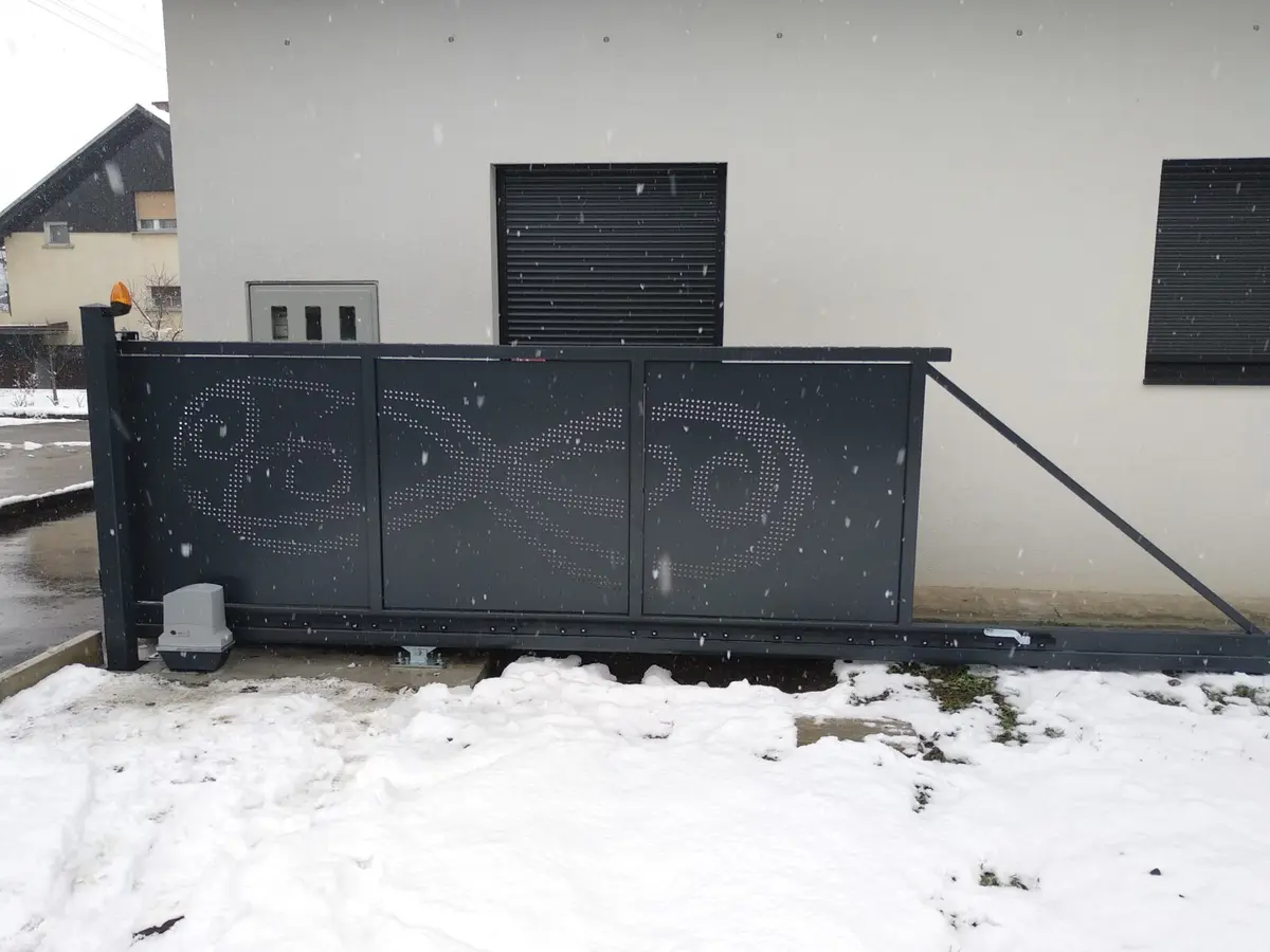 Montaža samonosnih vrat s pogonom King Gates