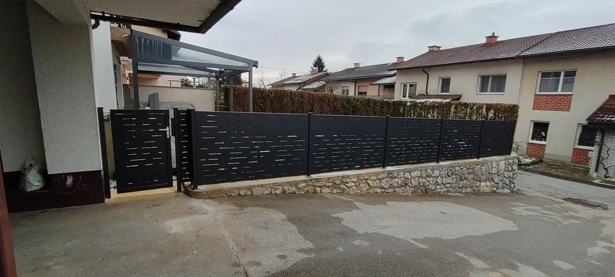 Montaža osebnega prehoda in ograjnih elementov